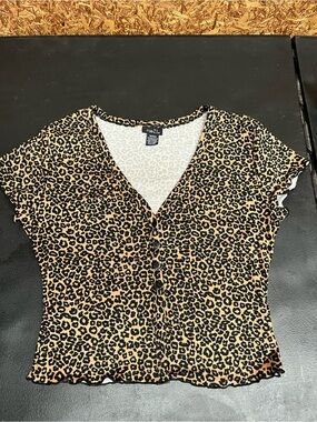 Rue21 Leopard Print Short Sleeve Button V-Neck Crop Top - Tan & Black